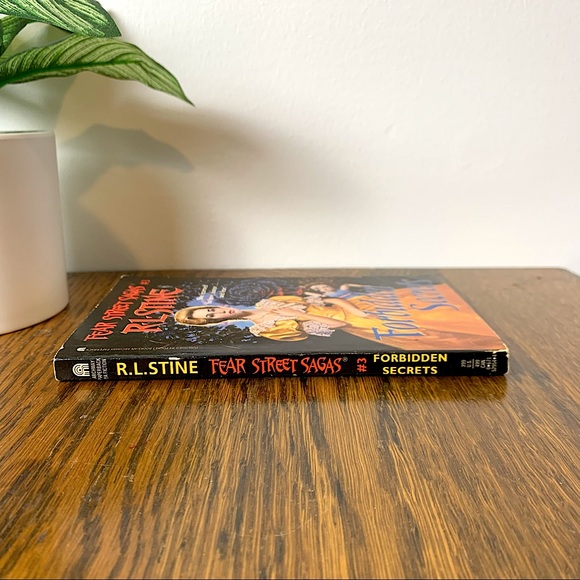 🎃R.L. Stine: Forbidden Secrets🎃 RETRO 1996 - Picture 2 of 8